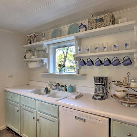 Coastal, Walkable Home In Historic Southport! エクステリア 写真