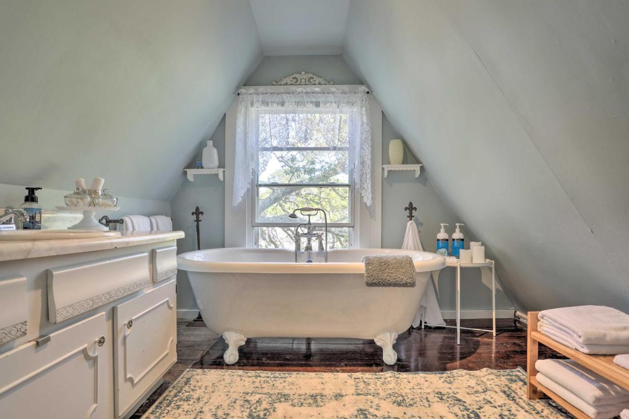 Coastal, Walkable Home In Historic Southport! エクステリア 写真